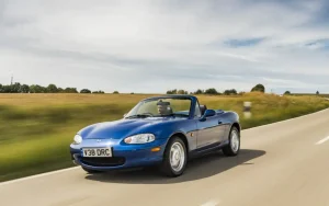 Mazda-MX5-drives-uk-countryside